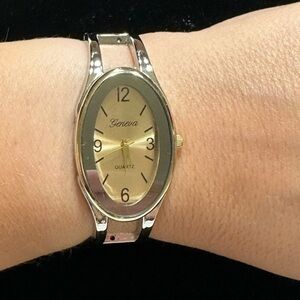 Vintage Women’s Quartz Fashion Watch
